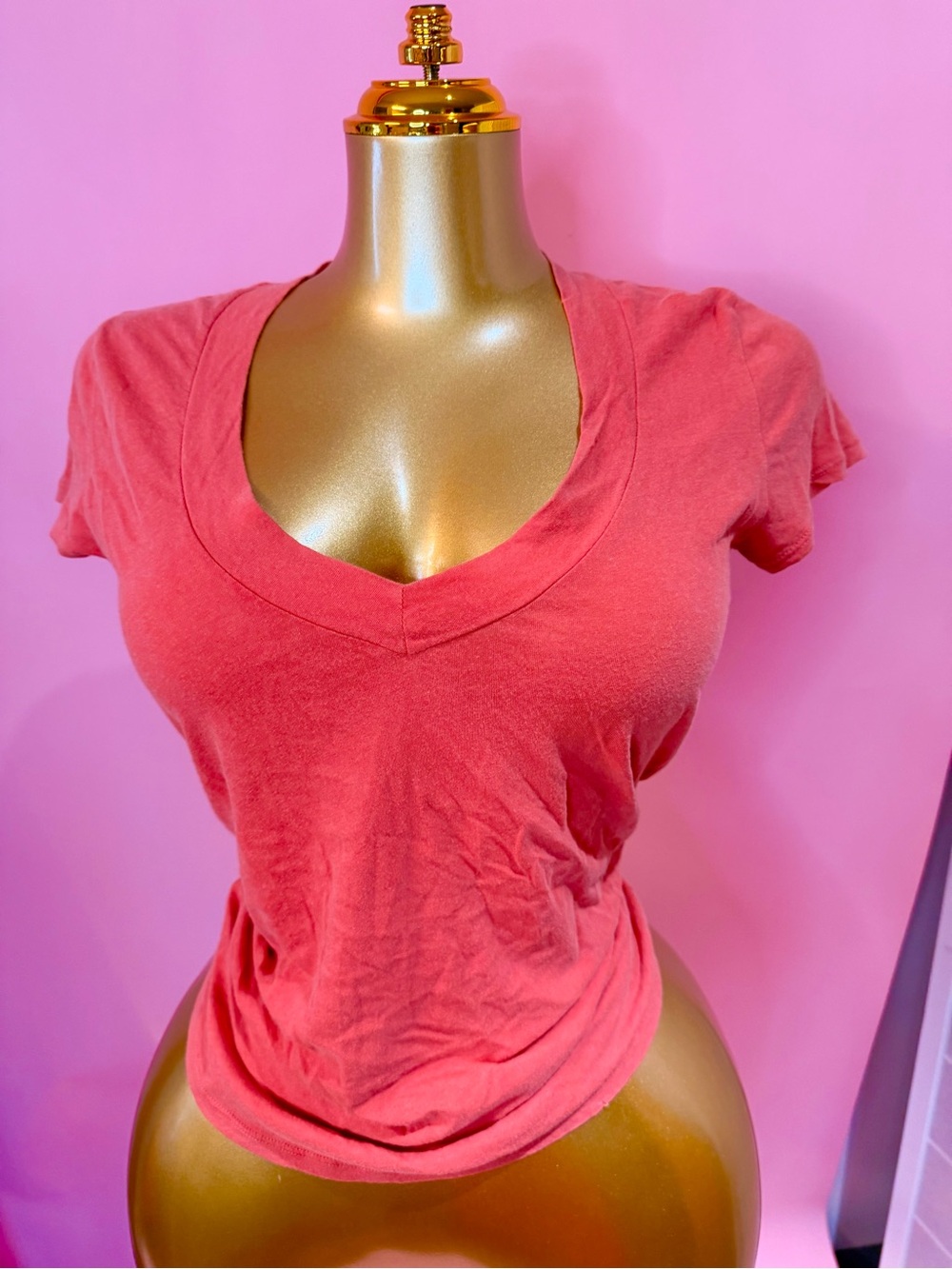 James Perse Coral V-Neck Short Sleeve Tee - Picture 5 of 7